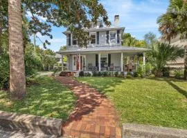 Historic Comfort l Walk to DNTN l Fire Pit