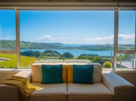 Hilltop Ocean Hideaway - Aotea Wellington, hotel in Porirua