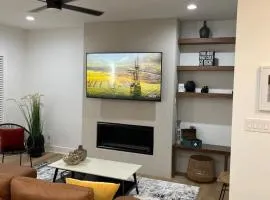 Downtown New 3 Story Sleeps 14