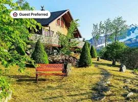 9 person holiday home in HUNDEIDVIK-By Traum