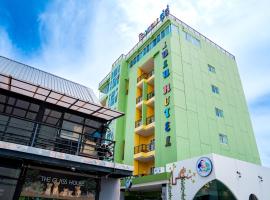 Phuket Lulu Hotel, hotel em Ban Sire