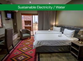 Sangiro Game Lodge - Sustainable Electricity and Water, hotel in Bloemfontein