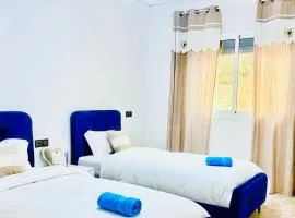 Magnifique maison famiiale moderne spacieuse de 150 m Avec de 3 chambres ,confortables et d un grand salon et terrasse, Idealement situee a 9 min du centre-ville elle se trouve à proximite de la route principale menant a l aeroport Berkane et Saidia