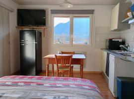 Maison de Village au pied des montagnes，位于Randens的酒店