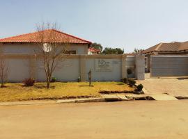 Mthembu Executive Accomodation, hotel in Standerton
