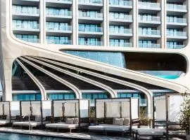 Mercury Suite Luxe Retreat with Pool access by ArcoBnb