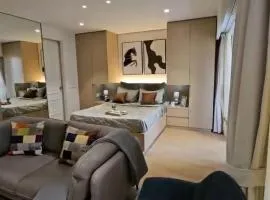 Petal Stays - Just 1 Km from Airport