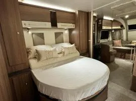 Caravana dintre nuci