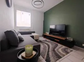 Large modern 2 bedrooms, bright & cozy hypercentre