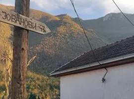 Jovanov Residence - Remote & Accessible