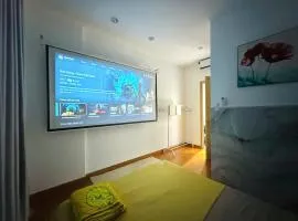 Homestay Máy chiếu vs Ban công ngắm thành phố - Marina Plaza