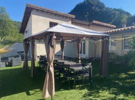 La villa du gardien - Château de Rochetaillée, hotel en Saint-Uze