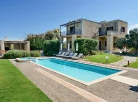 Stone Built Private villa Emerald with pool, 30m to Beach & BBQ!