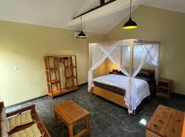 Gifal Surf Camp & Cottage