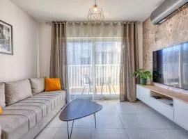 Central 2BR Home in Pieta's Heart with Wifi & AC by 360 Estates