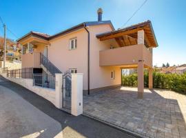 Villa Lemily with private pool by Villas Guide, ξενοδοχείο σε Lipa