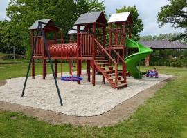 Sport centrum na hřišti, hotel en Golčŭv Jeníkov