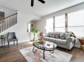 Fabulous & Stylish 4BR w Pool Table and Space to Chill