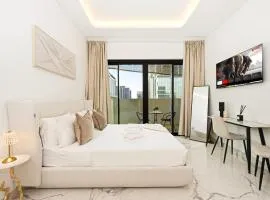 Riviera Azure Gateway Superior- 10min to Burj Khalifa, Dubai Mall and Airport and 20min to Marina