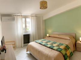 Casetta in piazza, hotel v destinaci Palazzo Adriano