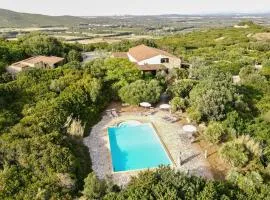 Village surrounded by greenery with swimming pool just a few minutes from Alghero