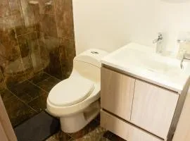 Frente a Viva Envigado, AC, moderno e iluminado