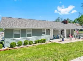 Branson Downtown Beauty - 4 BDR Home Sleeps 15