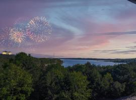 Branson Lakefront Luxury - Water Views、ブランソンのホテル