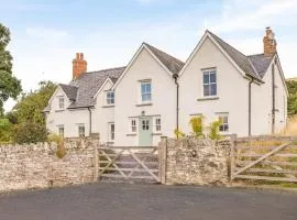 5 Bed in Crickhowell 90053