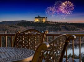 Ozark Views at Majestic - Perched on the Hills, Cottage in Branson