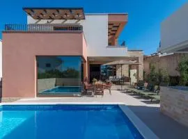 Nice Home In Brodarica