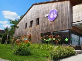 GästeHAUS & HOFladen Familie Öllerer