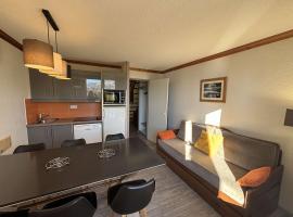 Duplex 6 pers, skis aux pieds, piscine & sauna - L'Alpe d'Huez - FR-1-405-211, hotel in Huez