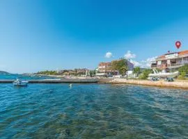 1 Bedroom Cozy Apartment In Turanj