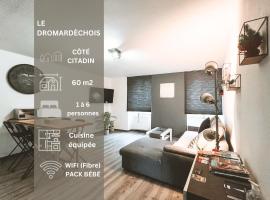 Le DrômArdèchois - Gîte meublé 6 personnes Tournon sur Rhône - ÉCOLODGÎTE，位于罗纳河畔的图尔农的酒店