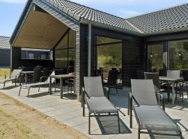 Cozy Home In Glesborg With Sauna, ξενοδοχείο με υδρομασάζ σε Fjellerup