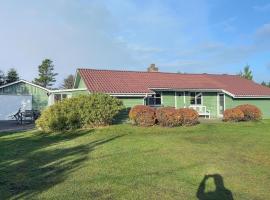 3 Bedroom Awesome Home In Tarm, hotel in Høje Sande