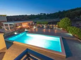 Stunning Home In Ugljane