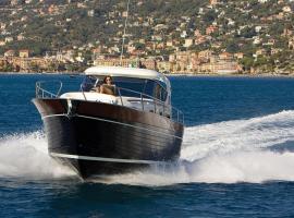 Capri Charter โรงแรมในเนราโน