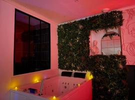 Le Rom'Antik, hotel in Noyal-Pontivy