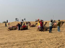 Raisar Desert Camp, khu cắm trại ở Jāmb