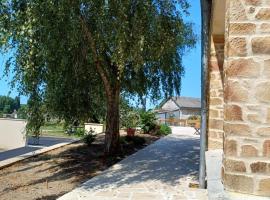 Chez Jollyjune, à moins d'une heure du Mont Saint Michel、Champeauxのホテル