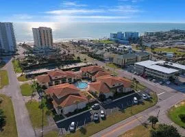 Oasis #18 Daytona Beach Shores Retreat-Walk To The Beach