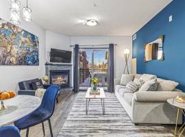 Perfect Rockies Escape with Pool, Hot Tub and Gym, hótel í Canmore