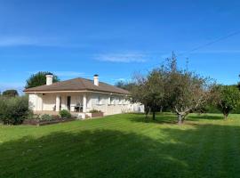 CASA La Dama Blanca a menos de 4km de SOMO, hotel v destinaci Suesa