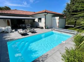VILLA ALAÏA neuve avec piscine, pétanque proche plage et golf, ξενοδοχείο σε Moliets-et-Maa