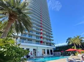 Stylish Beachside 1BR Apartment with Pool & Ocean Access at Hallandale Beach