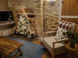 18th Century Cottage in Cirencester with Garden