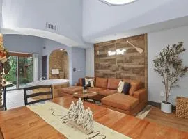 Indoor Water Park - Game Rm - Mins to Downtown - Jacuzzi