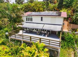 Chalet Lulu with Solar Power and Hot Tub in Guaynabo, chalé em Puerto Nuevo